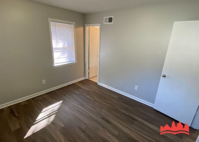 Building Photo - 5082 Chantilly Dr