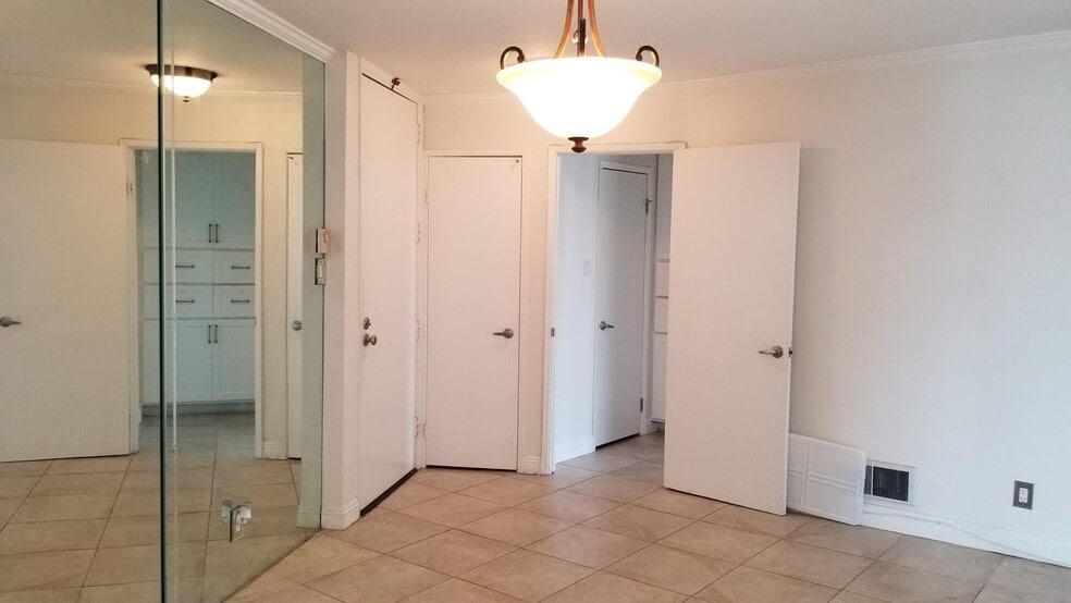 Entrance - 2901 Peninsula Rd