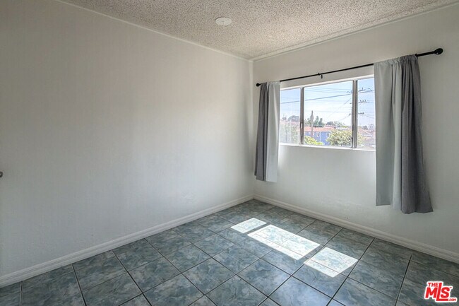 Building Photo - 3331 1/2 City Terrace Dr