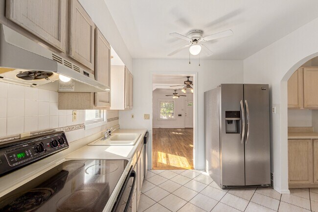 Building Photo - Great two bed two bath bungalow for rent i...
