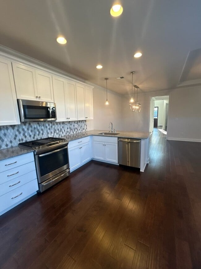 Building Photo - 3BR End-Unit in Westhaven | Main-Level Primary + Office + Bonus Room