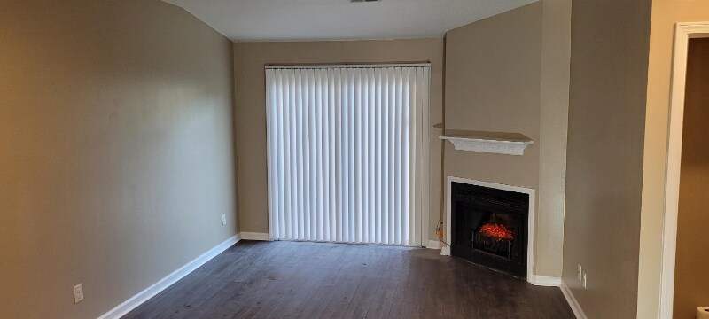 Building Photo - 2613 Stewart Dr