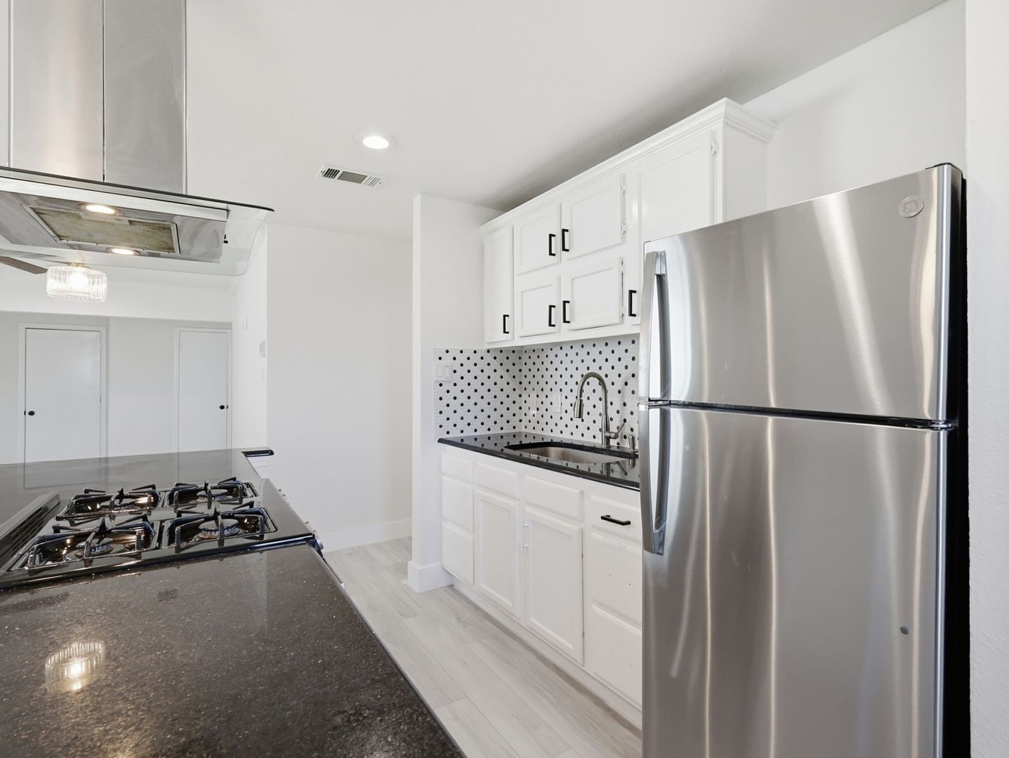 Building Photo - 1002 Mardi Gras Ln