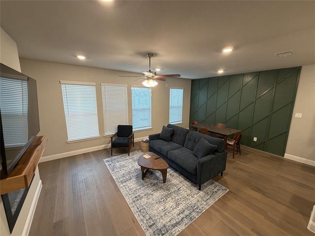 Building Photo - 328 Greenhouse Dr