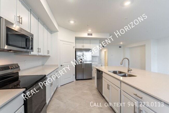 Building Photo - 5628 Summit Point Cir