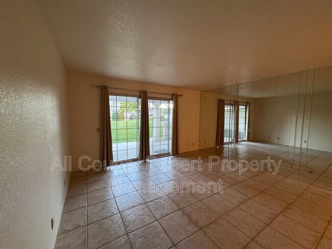 Building Photo - 2701 E Mesquite Ave