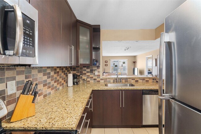 Building Photo - 1150 Collins Ave