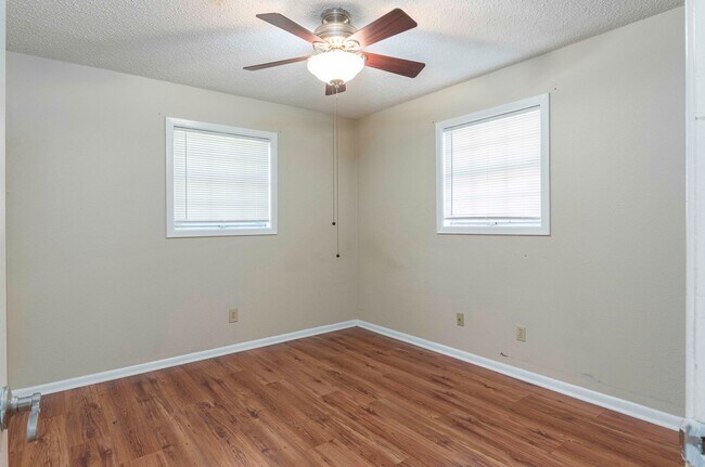 Building Photo - 101 Wakefield Dr