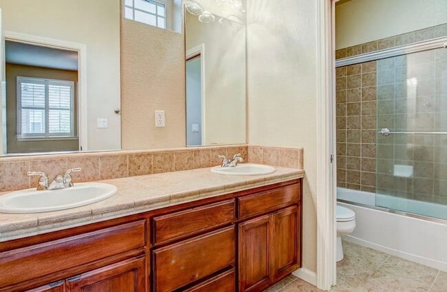 Building Photo - 30 Sheen Ct
