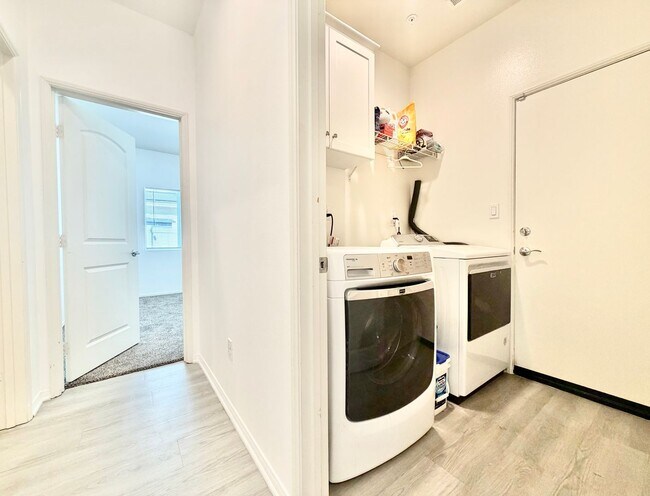 Building Photo - Cul-de-Sac Living in Sagewood | 4 Bed Home with Paid-Off Solar & RV Parking