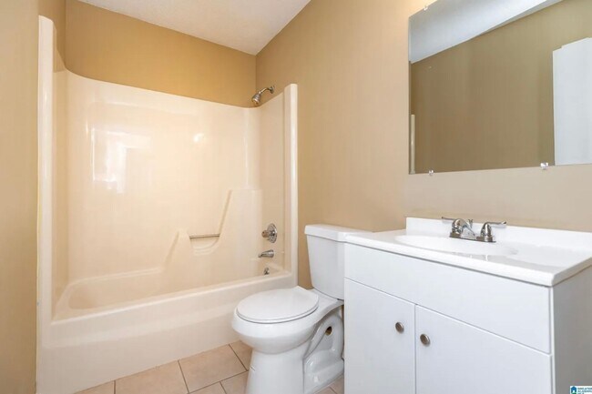 Building Photo - 4/2 Adamsville Home