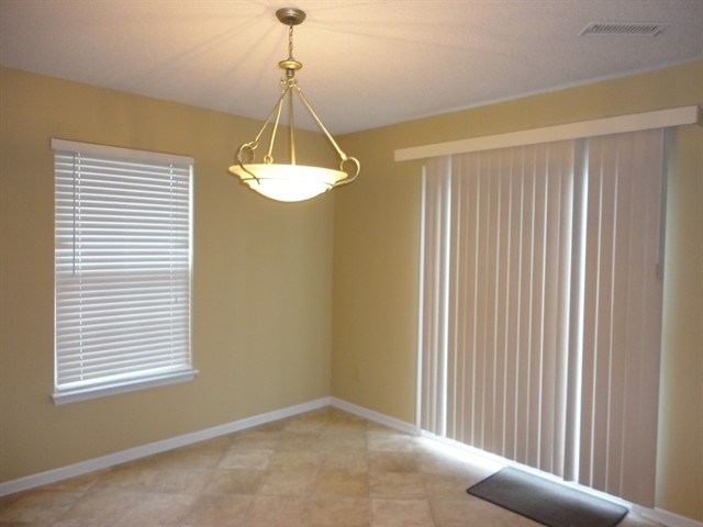Building Photo - 1619 Howell Dr