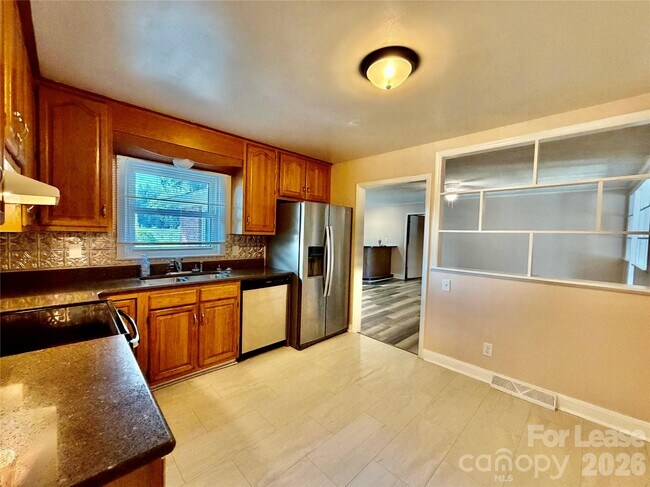 Building Photo - 3132 Dawnshire Ave