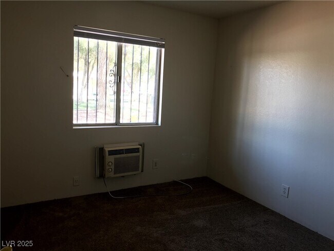 Building Photo - 4955 Jeffreys St