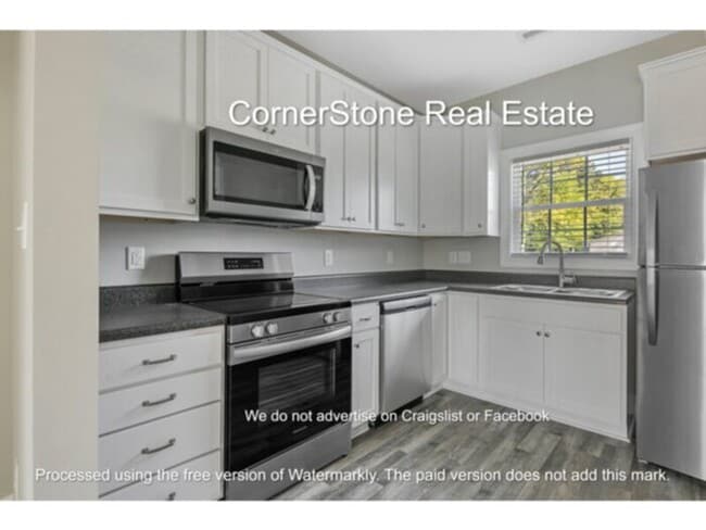 Building Photo - 2854 Little Dr