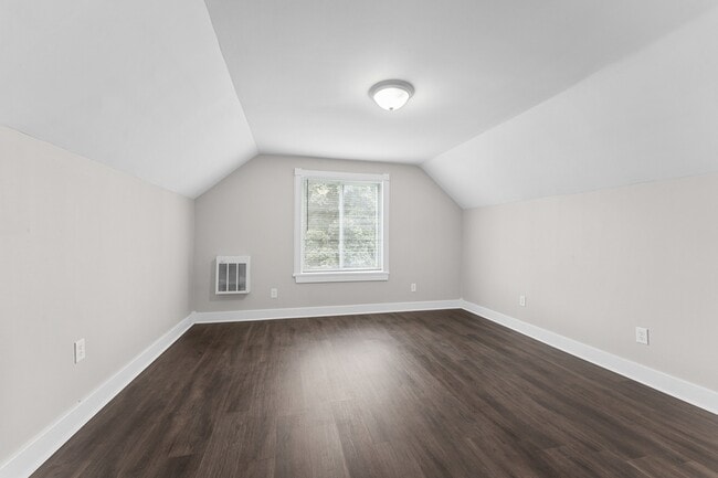 Building Photo - 2474 4th St