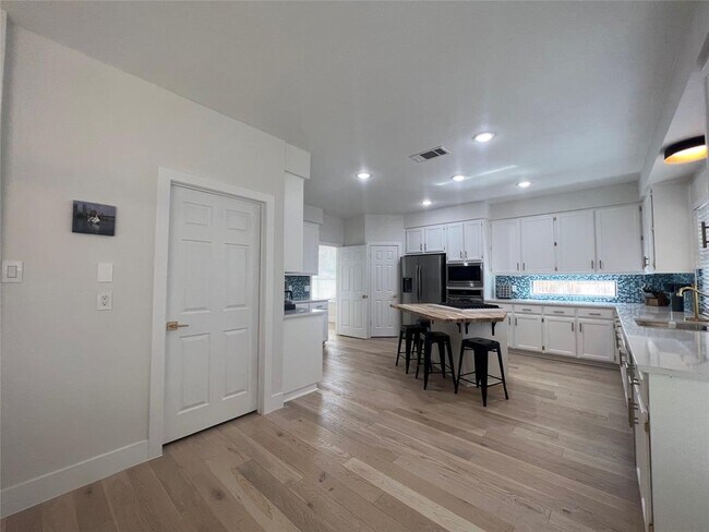 Building Photo - 3914 Latimer Dr
