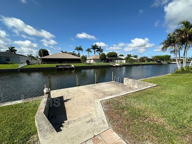 Building Photo - 2202 SE 8th St