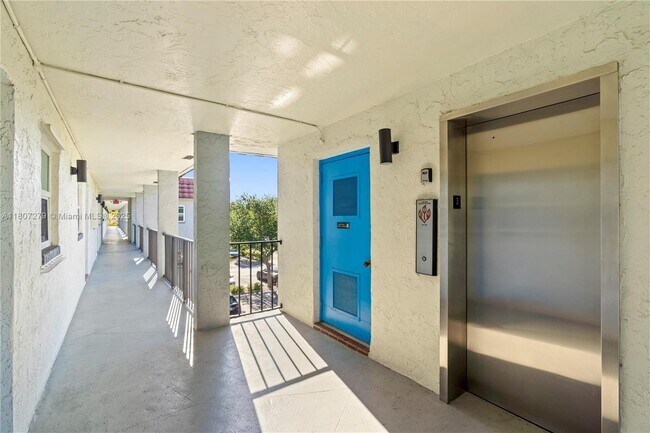 Building Photo - 8605 W Sample Rd