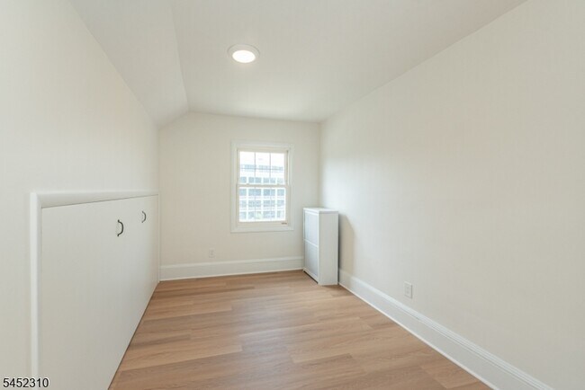 Building Photo - 160 Bloomfield Ave