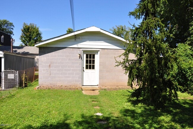 Building Photo - 3829 Elmwood Ave