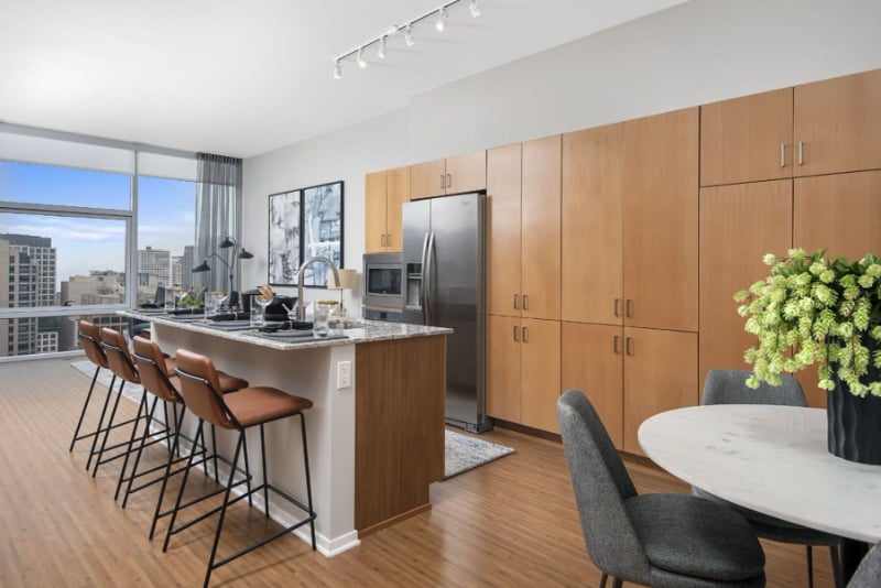 Building Photo - 500 N St Clair St