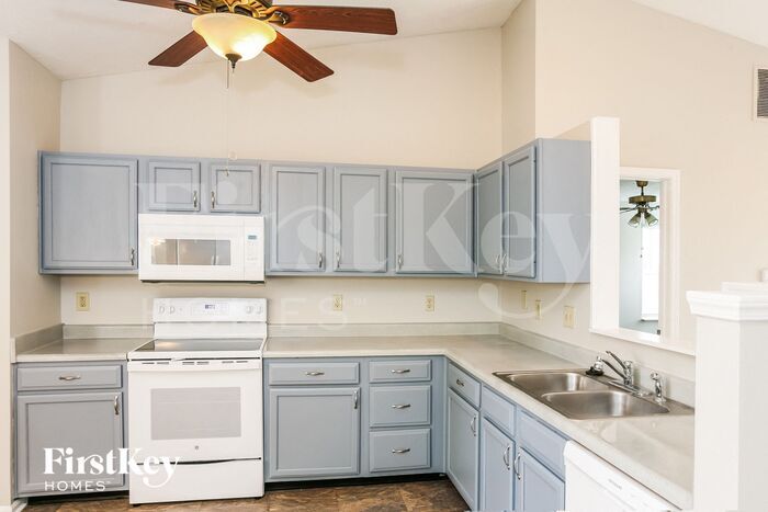 Building Photo - 10290 Stillwell Dr