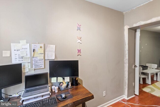 Building Photo - 213 Montrose St