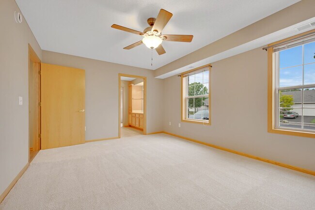 Building Photo - 15631 Linnet St NW