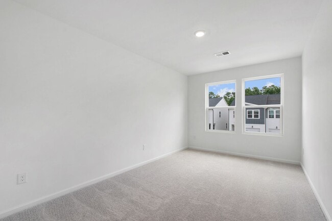 Building Photo - Spacious End-Unit 3-Bedroom Townhome in Pr...