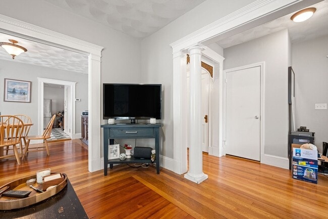 Building Photo - 58 Trowbridge St