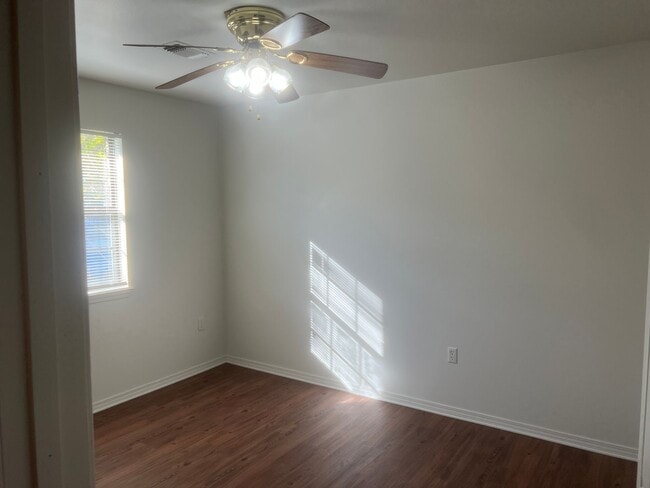 Building Photo - 350 S Davis St