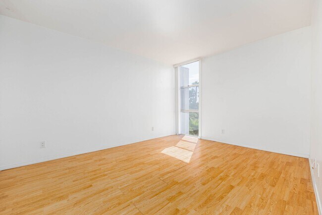 Building Photo - Pacific Isles - Point Loma Renovated Condo- Gated Community, Some Utilities Included, Parking, an...