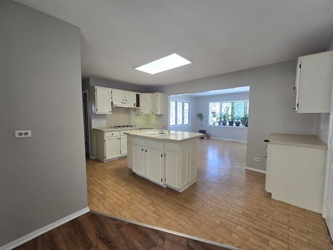 Building Photo - 25151 W Lincoln Dr