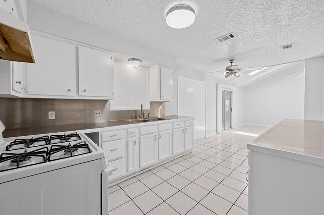 Building Photo - 5502 Salem Walk Dr