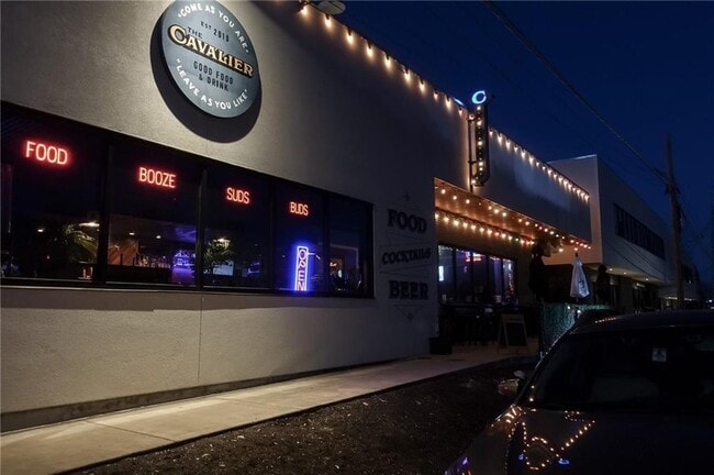 Building Photo - 2413 E 9th St