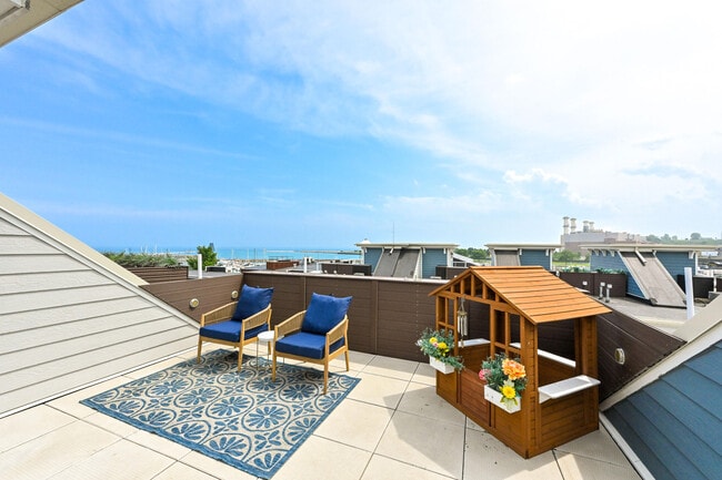 Building Photo - 307 E Pier St