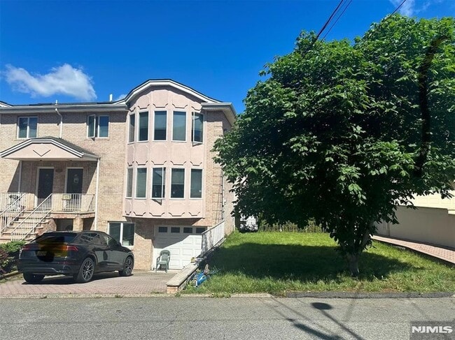 Building Photo - 501 7th St