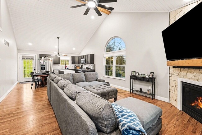 Building Photo - 111 Basswood Cir