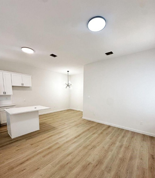 Building Photo - 9705 Garcroft St