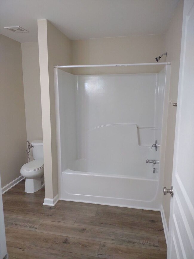 Building Photo - Lovely 3-Bedroom Home located near NCSU!