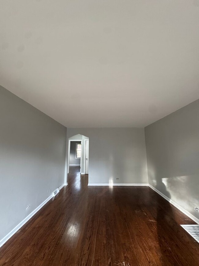 Building Photo - 4 Bedroom 2 Bathroom House in Dolton ! A M...