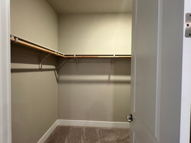 Building Photo - 4 BED | 2.5 BATH | SINGLE-STORY