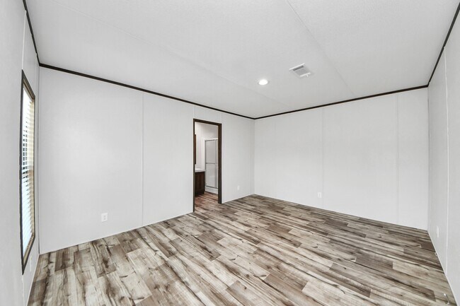 Building Photo - 1556 Brown Rd