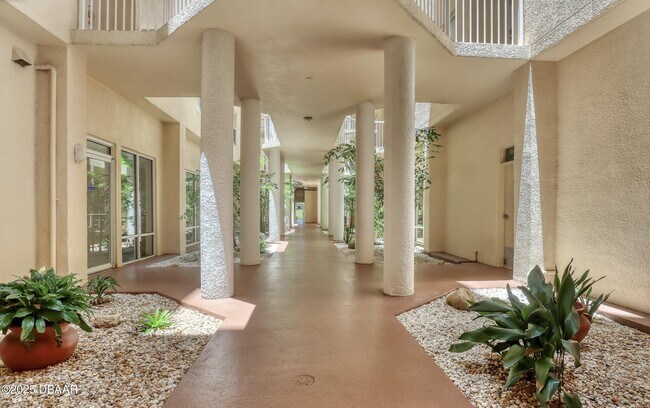 Building Photo - 4670 Links Village Dr