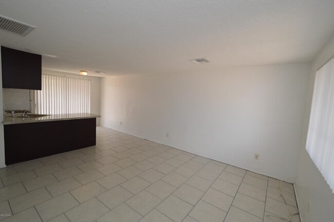 Building Photo - 1809 S Van Buren Ave