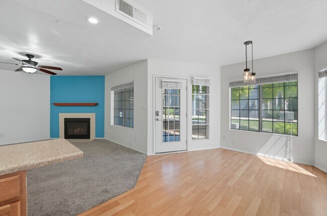 Building Photo - Spacious 3 Bed/2 Bath Home in Lush Crestvi...