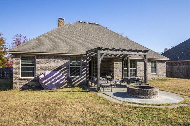 Building Photo - 3761 W Providence Dr