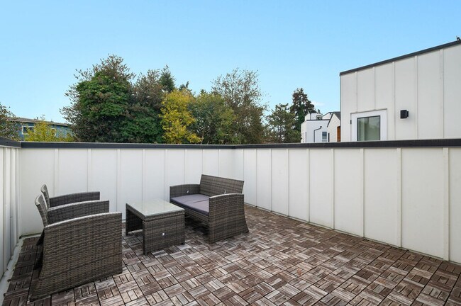 Building Photo - 6125 Sand Point Way NE