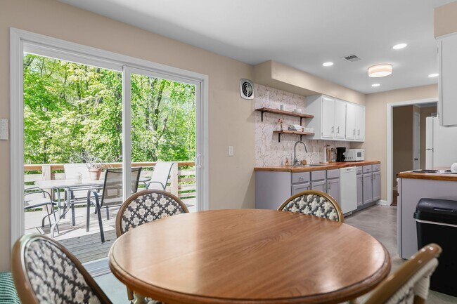 Building Photo - 3 Bedroom Furnished in Oldham County